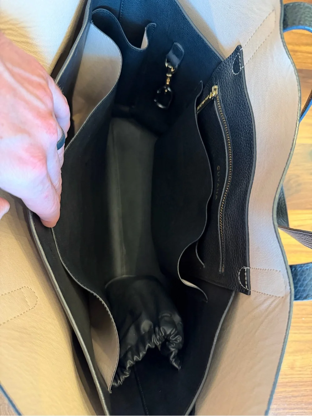Cuyana Classic Leather Tote Pebbled Black With Insert